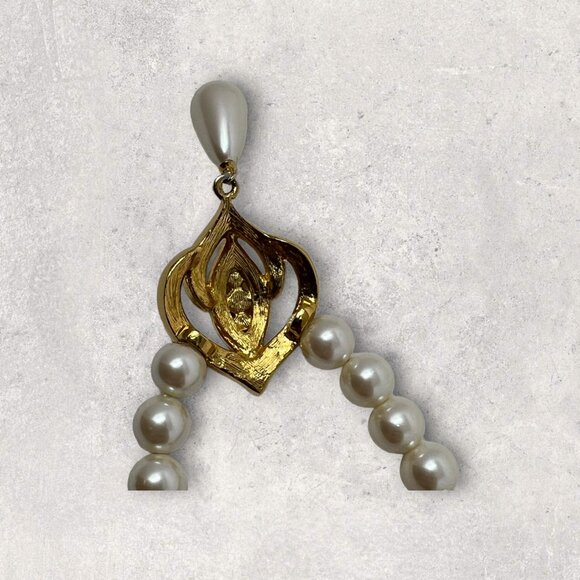 Faux Pearl Necklace with Gold Tone Crystal Pearl Pendant - Picture 4 of 6